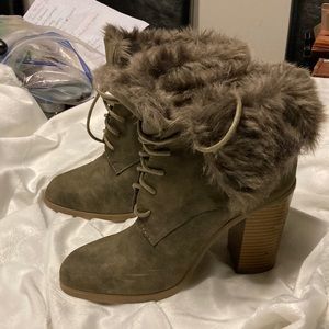 NWT. Lela Stone Boots - Size6.5